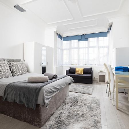 Bright Studio On Golders Green Road Londres Exterior foto
